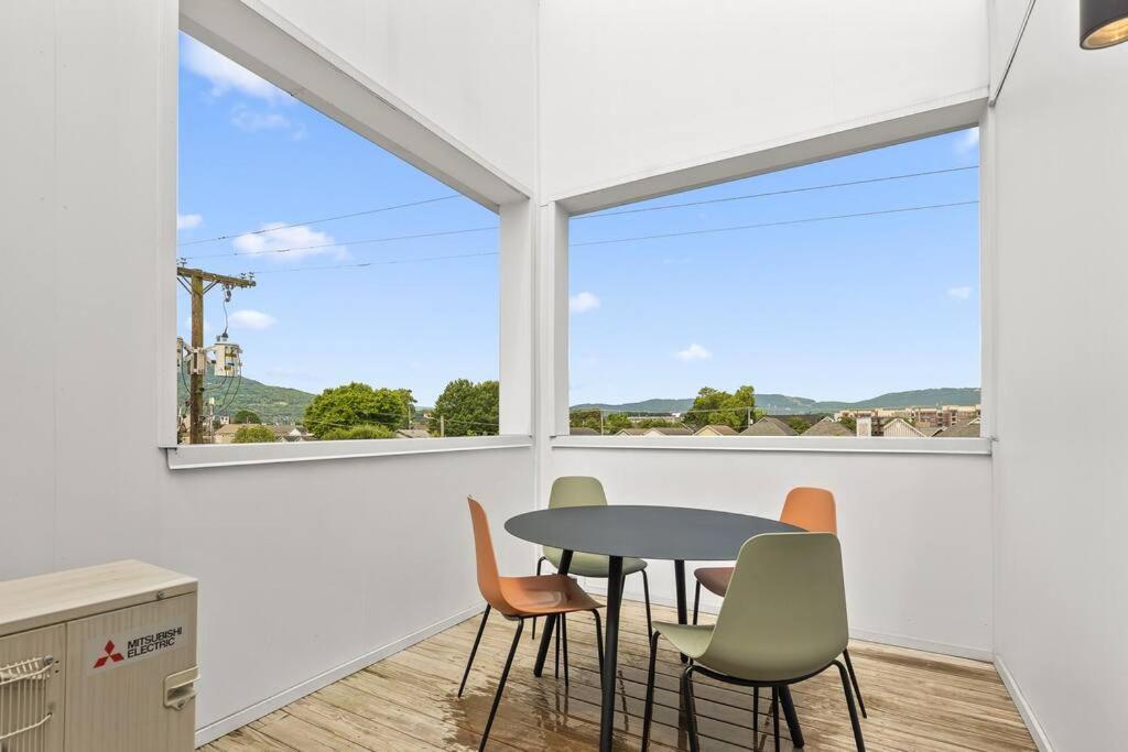 Casa de Férias South Side Modern - Downtown Living - Amazing Location