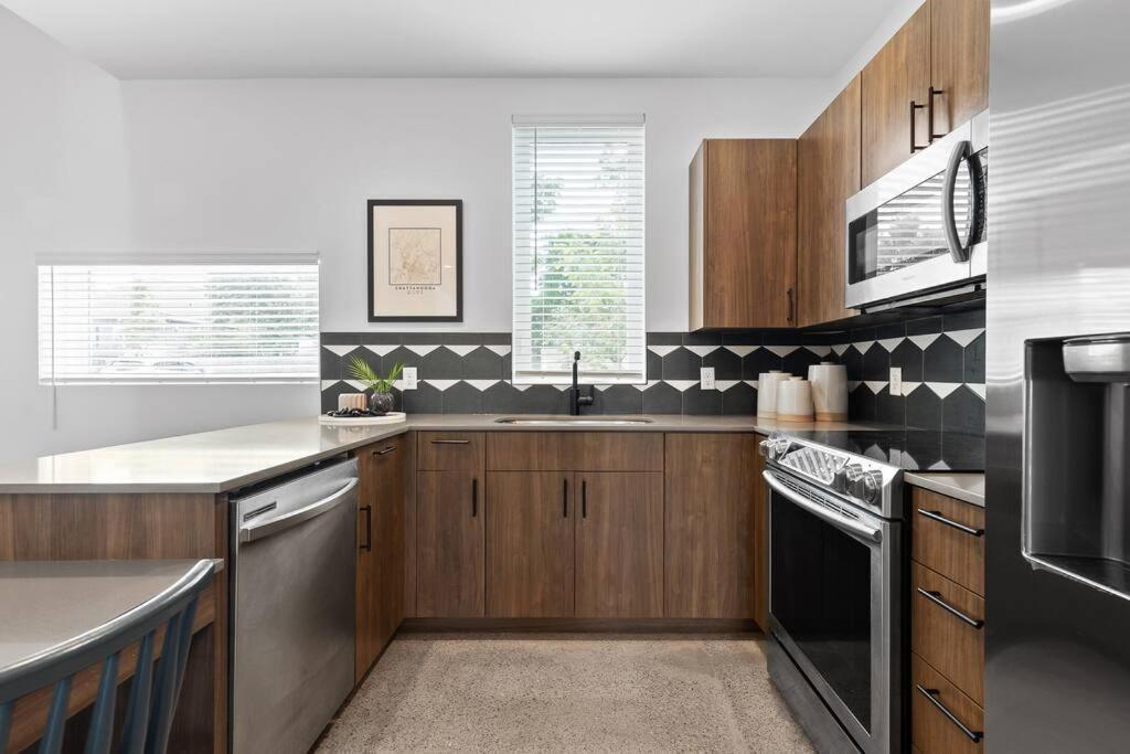 Casa de Férias South Side Modern - Downtown Living - Amazing Location *